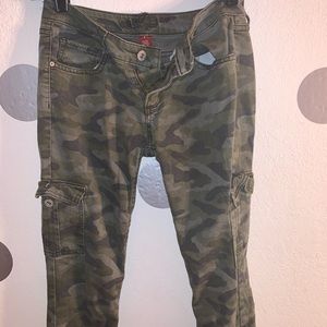 Camo skinny jeans
